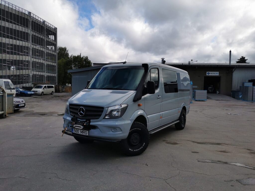 Mercede-Benz Sprinter 4x4 Custom Matkabuss