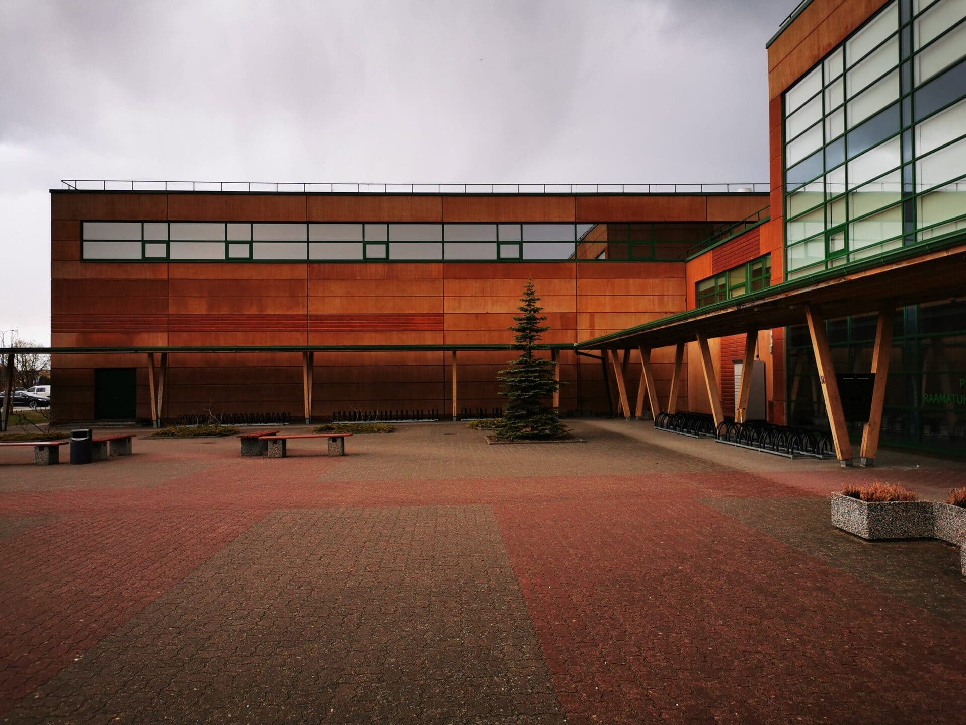 Kileprof — Peetri kooli spordihoone